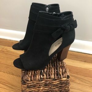Like new, black, NineWest open toe bootie!